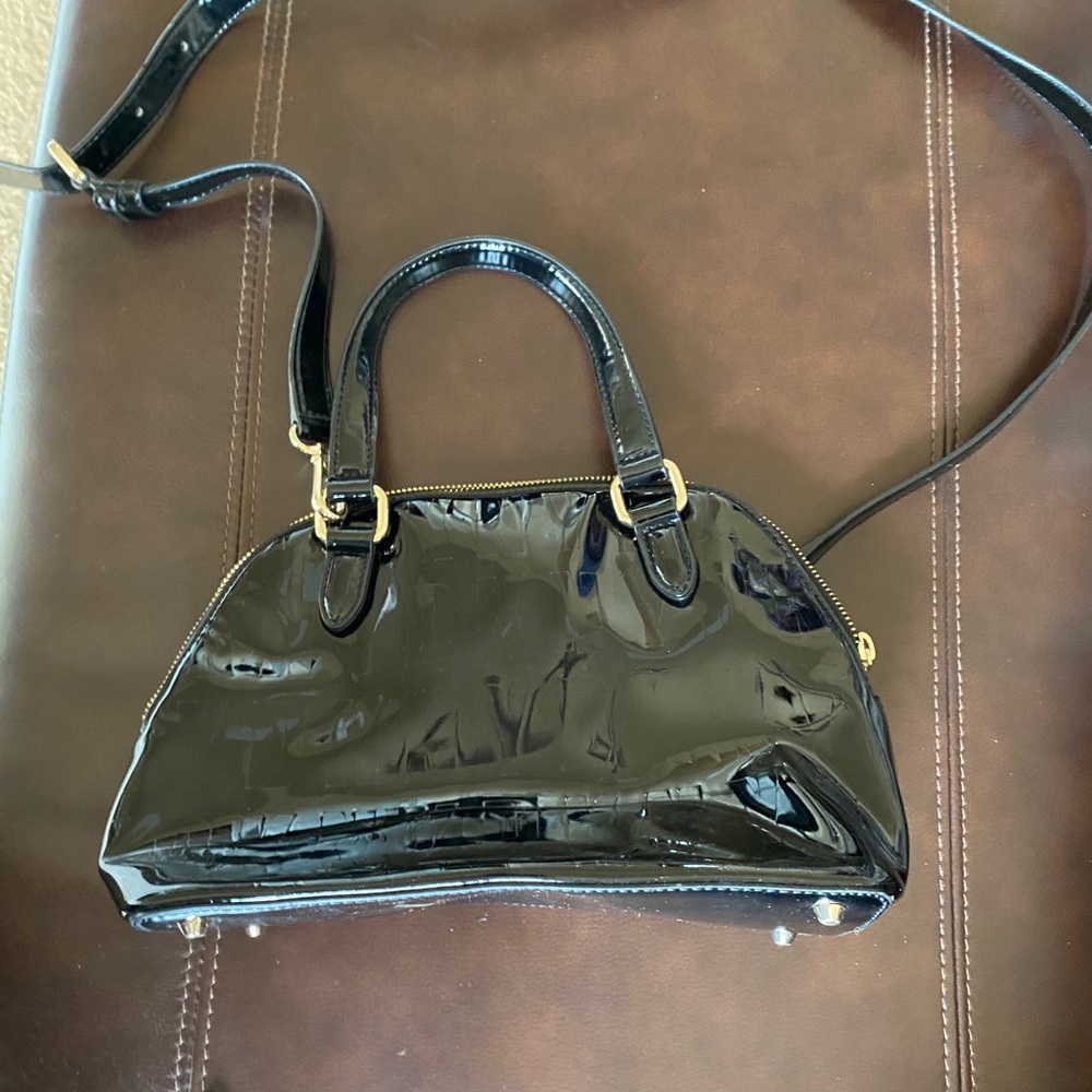 DKNY purse is like new.
